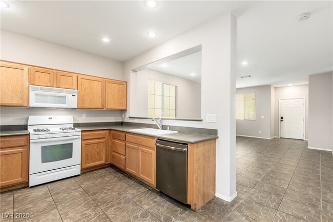 Building Photo - 1274 Willow Village Ave