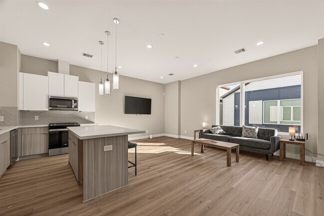 Photo - 778 Paul Quinn St