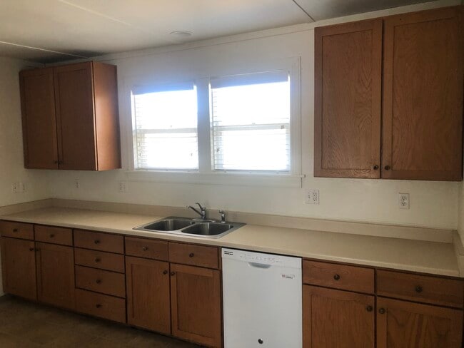 Kitchen - 1566 Newburg Rd