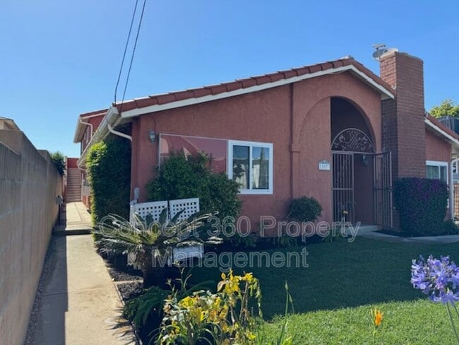 Photo - 23027 ARLINGTON Ave Casa