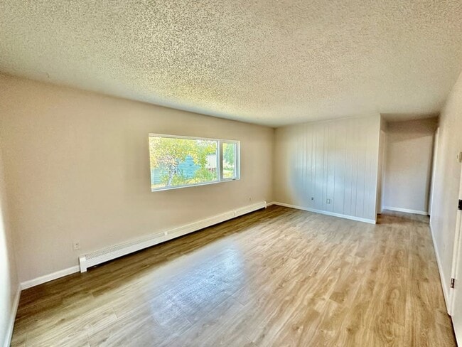 Building Photo - 3932 E 9th Ave Unit 1 Rental