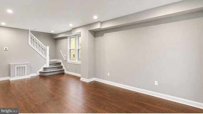 Photo - 209 Woodlawn Ave