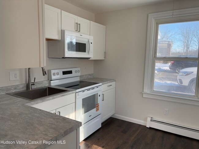 Photo - 103-105-105 Flatbush Camp Rd