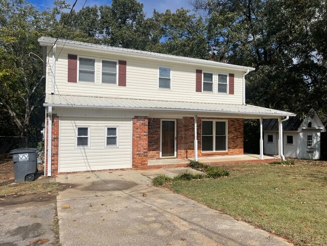 Photo - 764 Oak Dr E