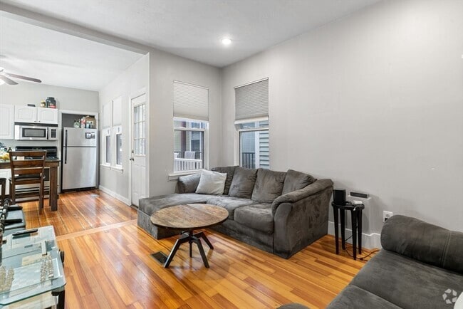Building Photo - 181 W 5th St Unit 1 Rental