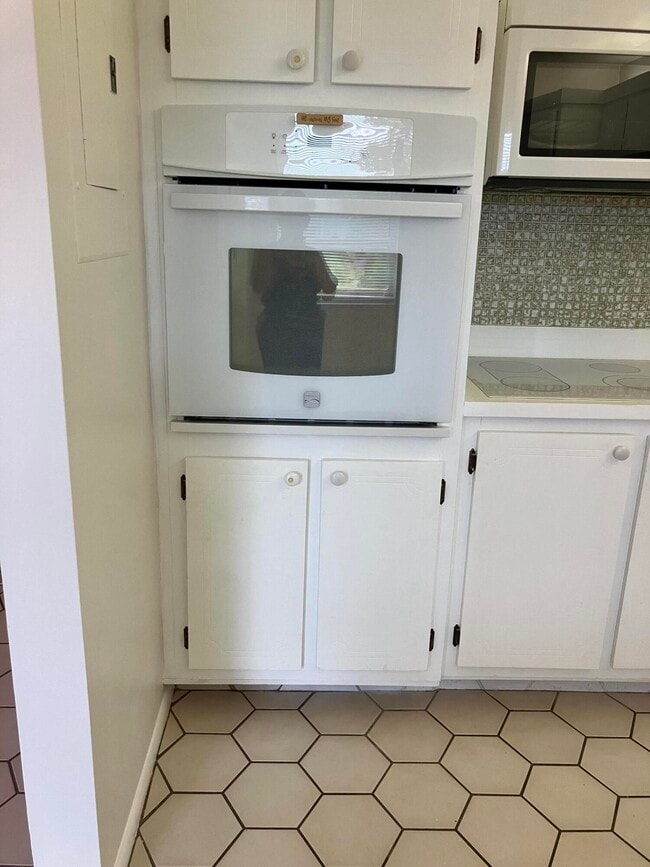 Photo - 2886 Fernley Dr E