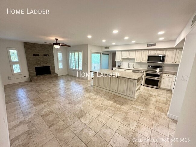 Photo - 8084 E Del Laton Dr