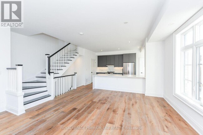 Photo - 40 Lunar Cres