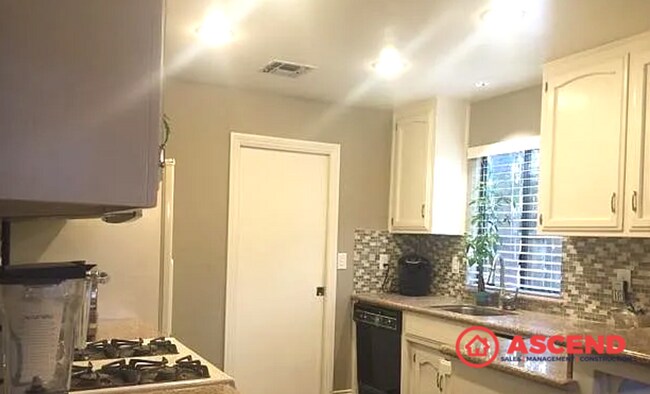 Photo - Beautiful 4 Bedroom Home Near Coffee Rd. & Hageman Rd.