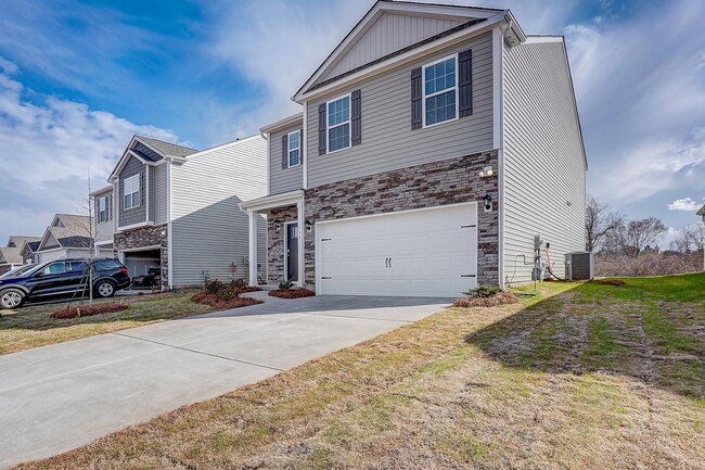 Photo - Modern 5-Bedroom Home Near Troutman – Show...