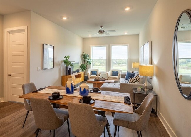 Building Photo - 4507 E Martin Luther King Jr Blvd Unit 123