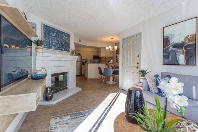 1BR, 1BA - 699 SF