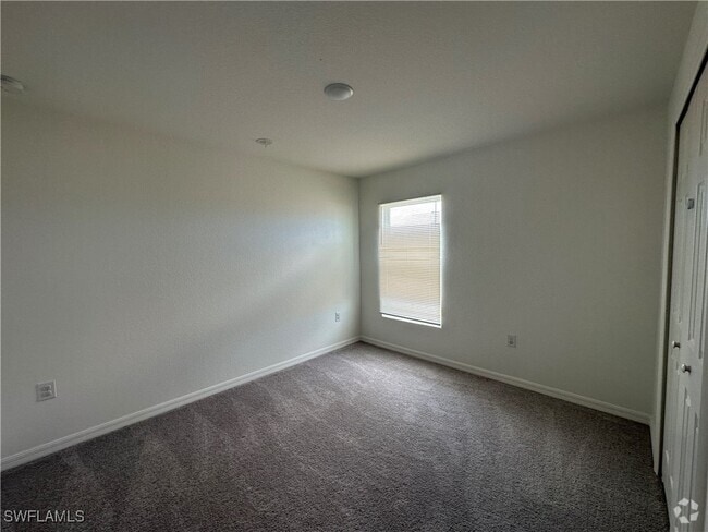 Building Photo - 1705 NE 33rd Ln Rental