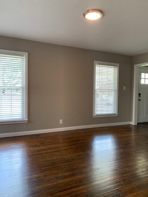 Photo - 827 W 44th St