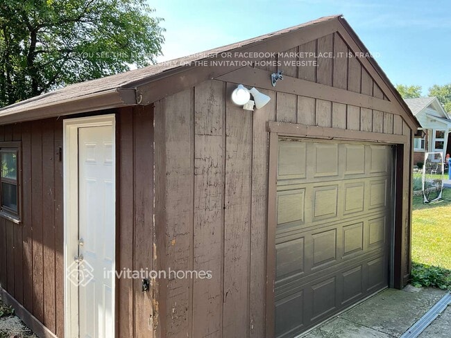 Building Photo - 353 E Elm St Rental
