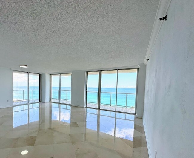 Photo - 8855 Collins Ave Unidad 8A Rental