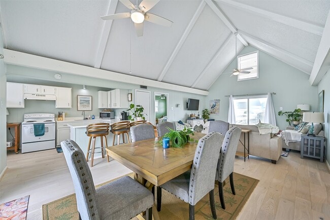 Photo - 16904 Beachcomber Dr