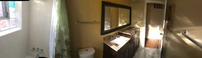 Building Photo - 4832 Old Orchard Rd Unit 2