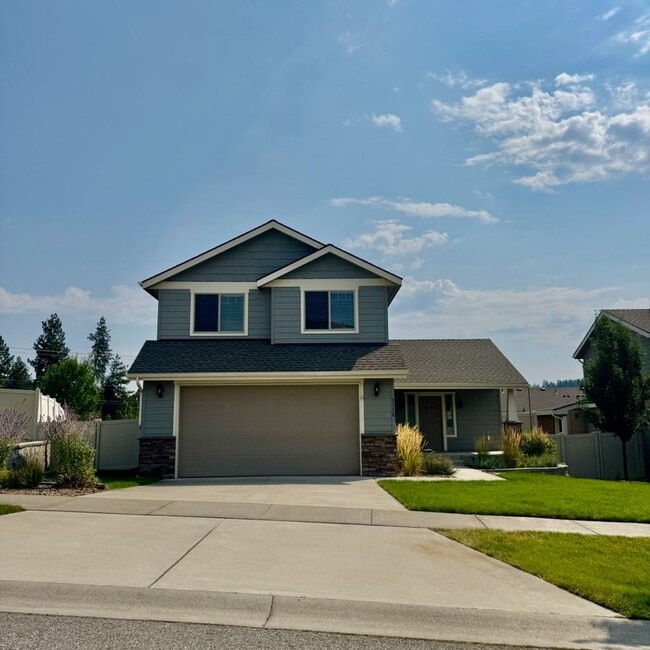 Building Photo - Modern Comfort in the Heart of Coeur d’Alene! Rental