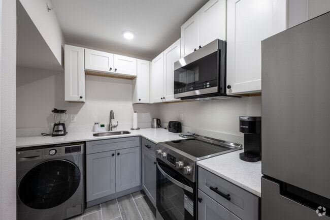 1BR, 1BA - 600SF - Kitchen - Beachside Palms @ Daytona Beach