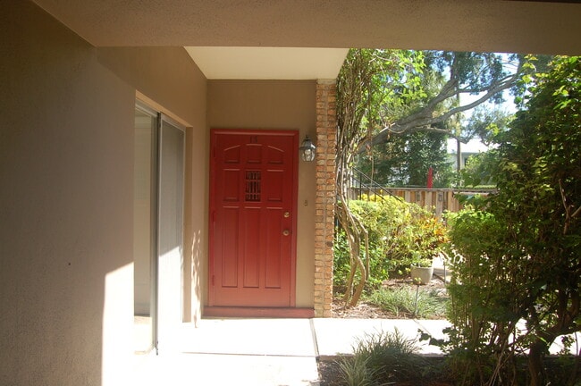 Photo - 1920 Woodcrest Dr Unidad 13