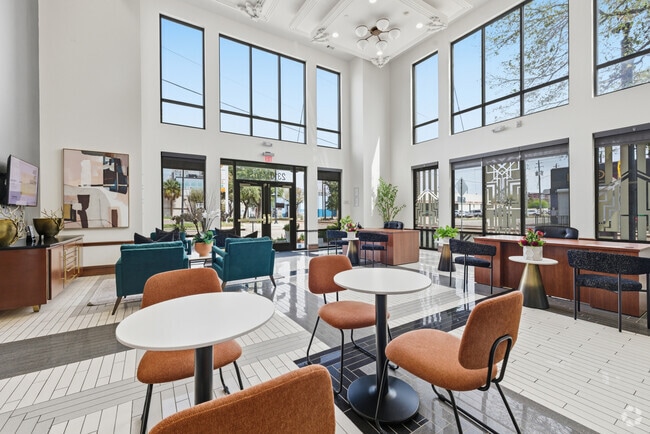 Centro de Arrendamiento - Midtown on the Rail