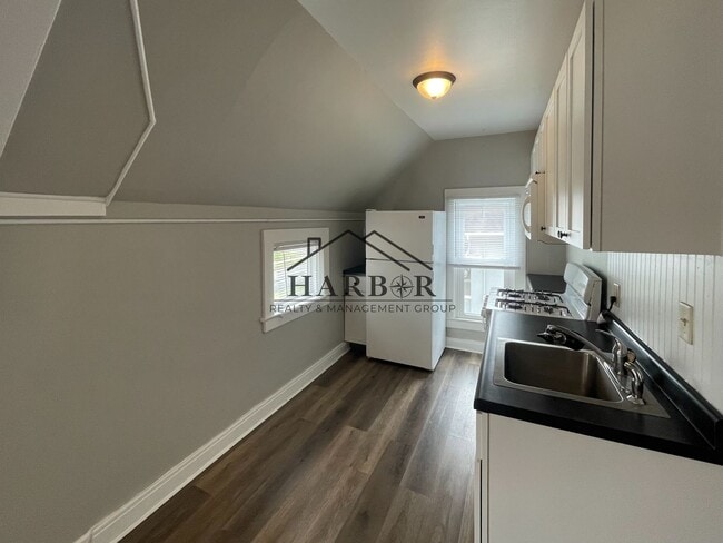 Building Photo - Prime Downtown Rochester 2BR Unit 2