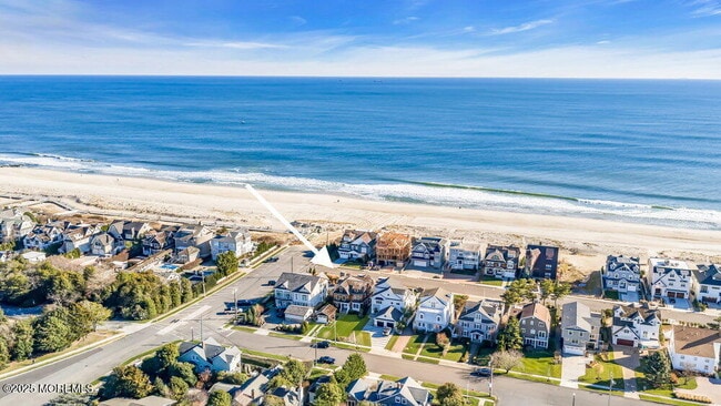 Building Photo - 802 1st Ave