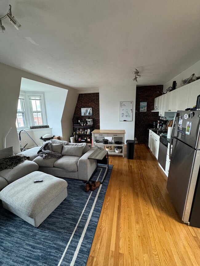 Photo - 674 Tremont St