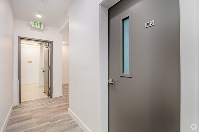Building Photo - 1709 Harbor Ave SW Rental