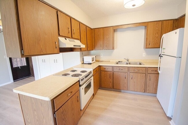 Photo - Nicely updated 2br condo in excellent NE location! Unit 13