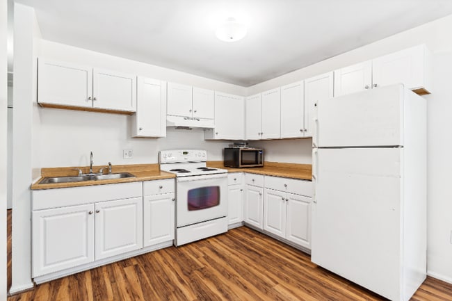Building Photo - 30 East E Street Rental
