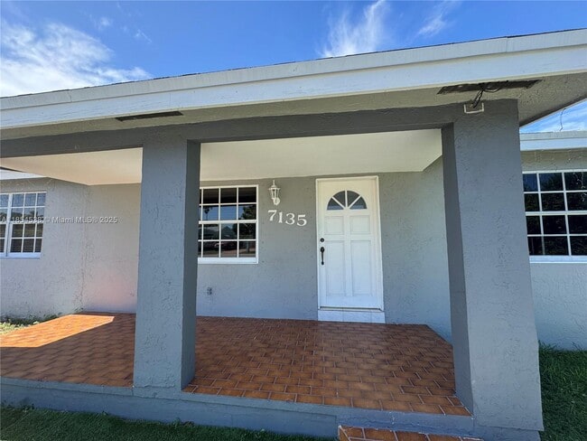 Building Photo - 7135 SW 13th St Rental