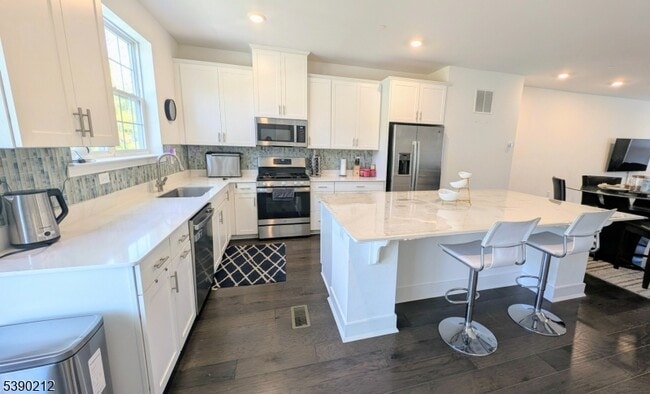Photo - 6 McCluskey Pl