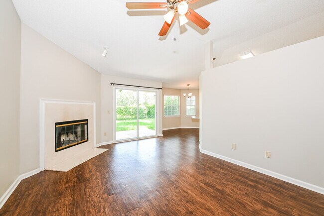 Photo - 449 Baybrook Dr