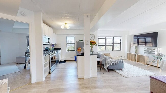 Building Photo - 300 W 110th St Rental