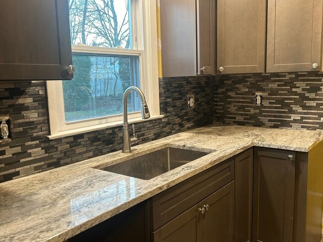 Photo - Great spacious Single Family