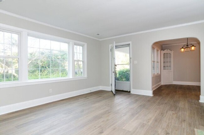 Photo - 229 Lullwater Dr