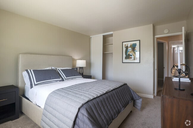 2BR, 1BA - 835SF - Bedroom