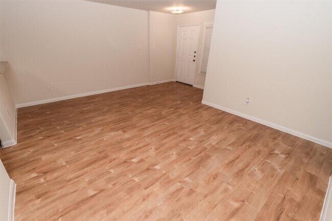 Photo - 6209 Heffernan St