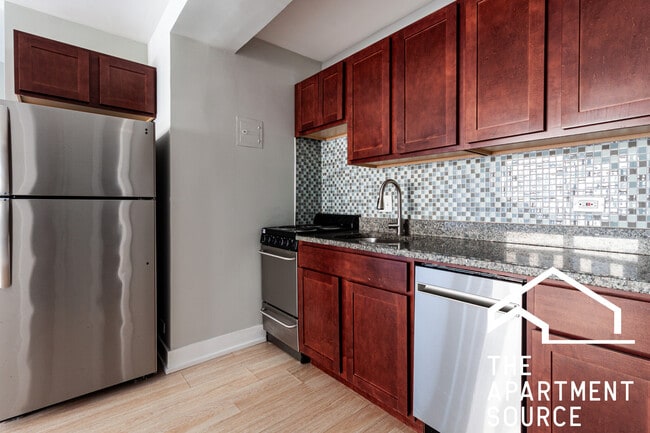 Building Photo - 445 W Wellington Ave Unit 04B