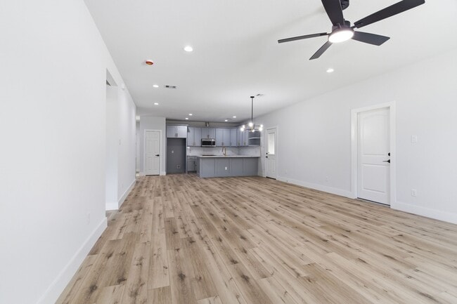 Photo - 7040 Kinney St