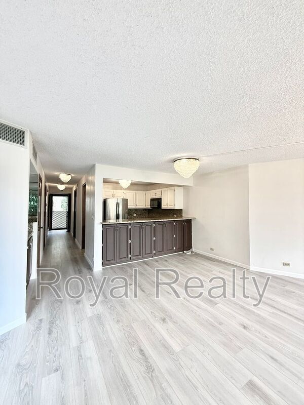 Photo - 555 Hahaione St