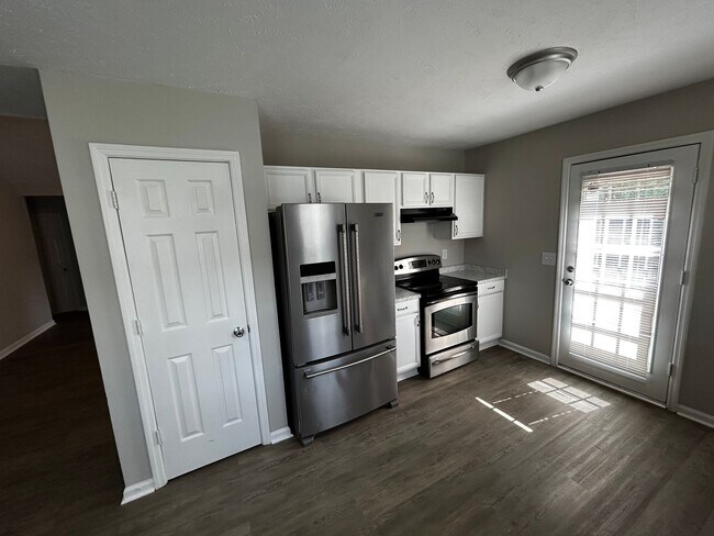 Photo - Nice ranch 3/2 with garage in Lavergne, Tn Just renovated