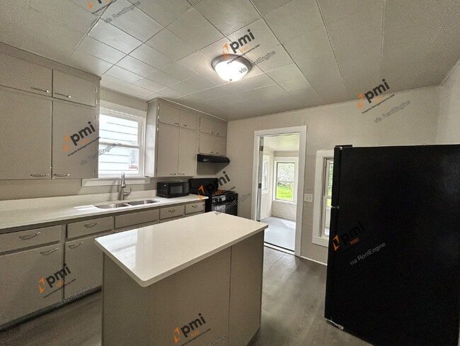 Photo - 810 Plain St