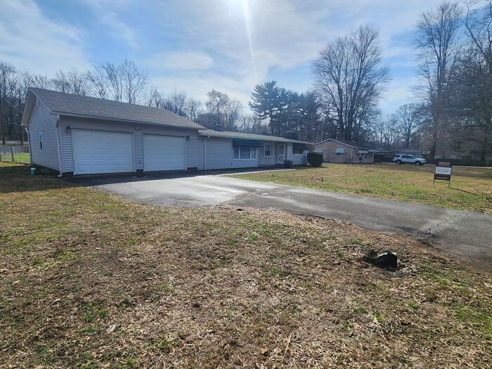 Photo - 3 bedroom, 1 bath home located on the east side just minutes from Deming Park