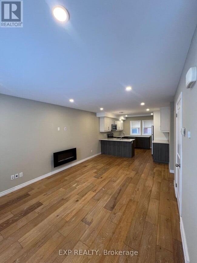 Photo - 510 Central Ave Unité 2