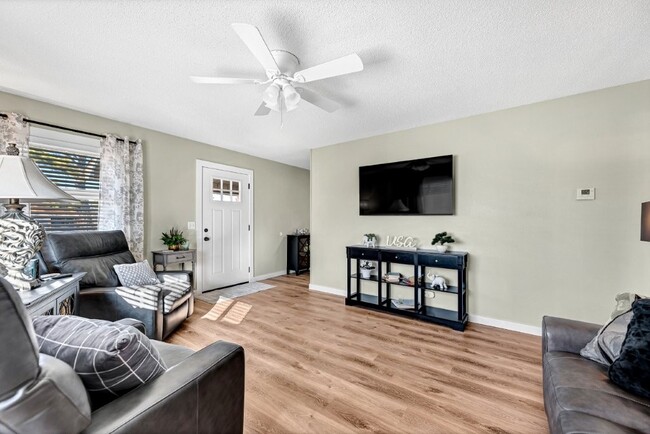 Photo - 801 N 12th St