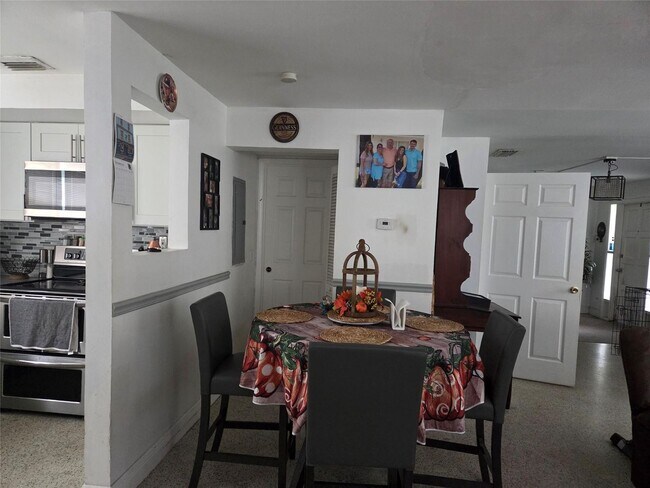 Photo - 2630 SW 49th Ct