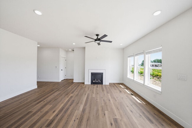 Photo - 475 E River Rd